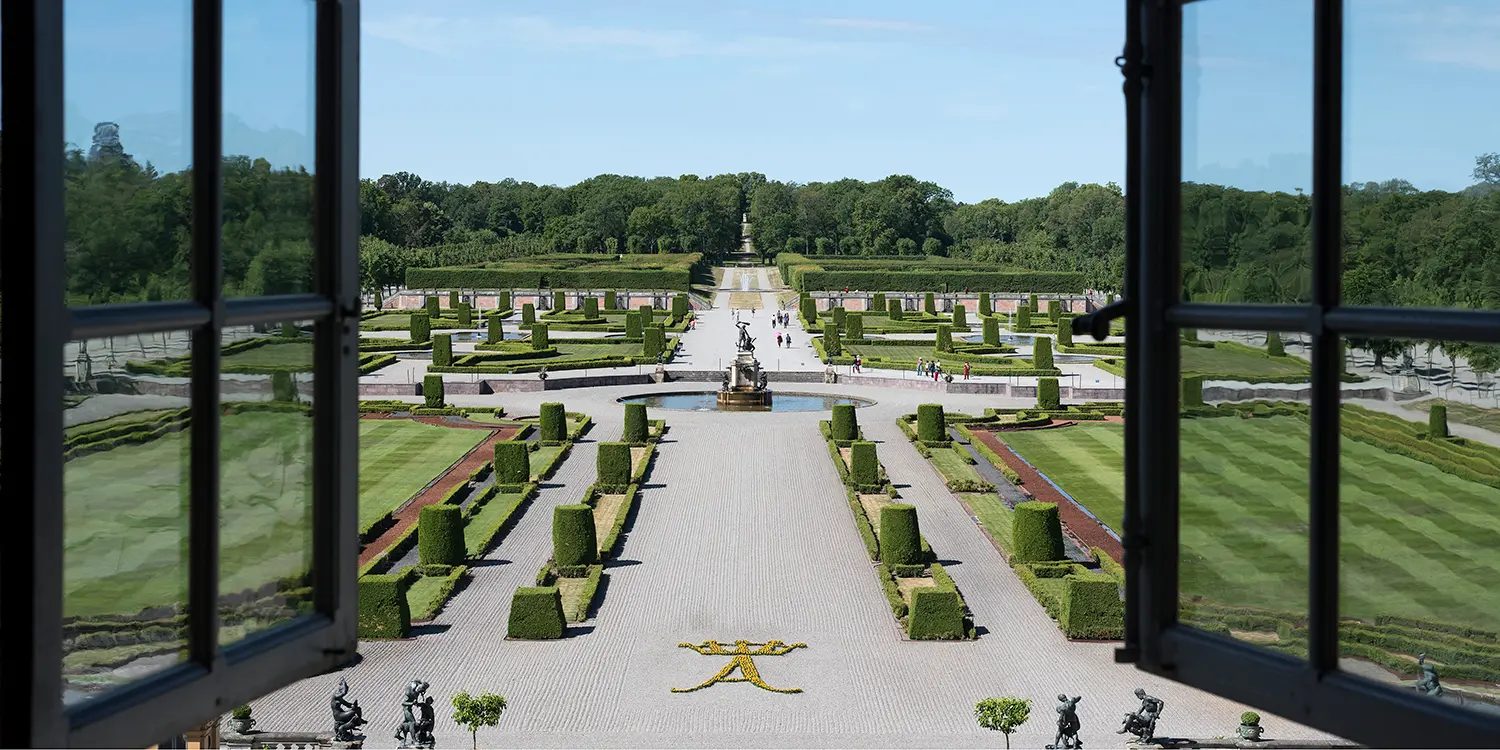 Drottningholm slott och slottspark.